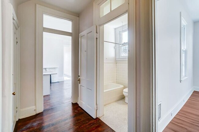 Building Photo - 2701 Cleinview Ave