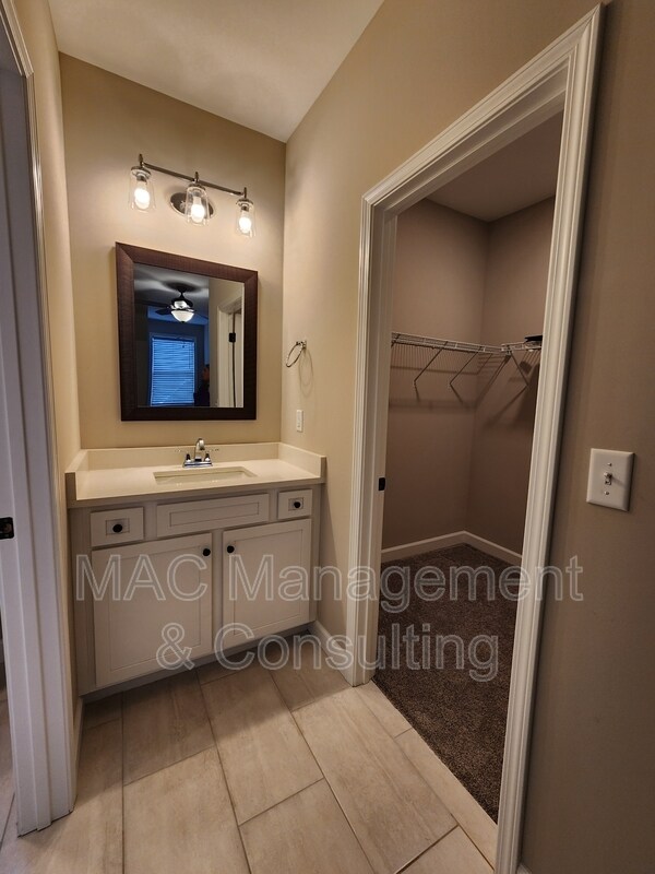 Building Photo - 1405 Brk Hl Dr