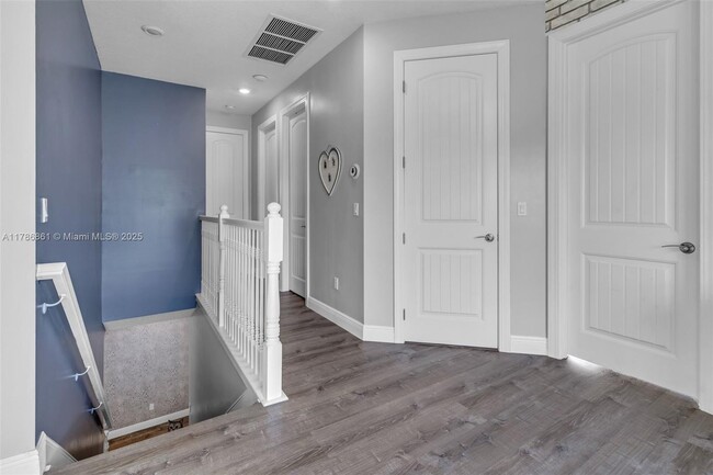 Building Photo - 3813 Greenway Dr