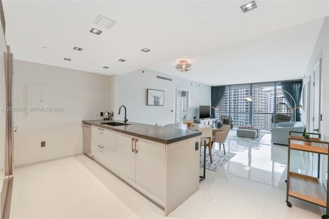 Building Photo - 465 Brickell Ave