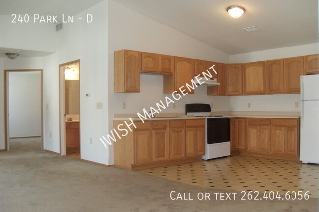 Building Photo - 240 Park Ln