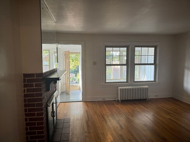 Building Photo - Updated Highland Park Townhome!