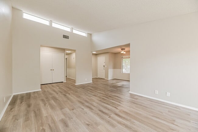 Building Photo - 763 Heritage Vista Ave