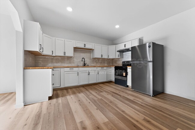 Building Photo - 45 Lincoln St