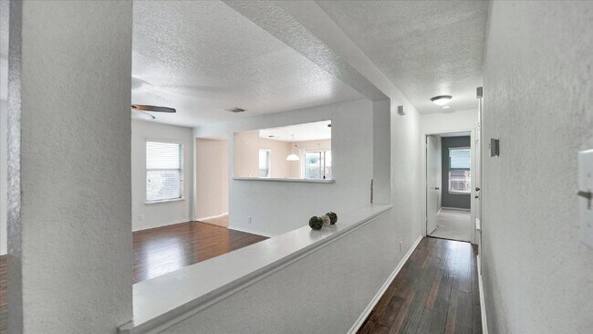 Building Photo - "Charming 3-Bedroom Home with 2 Full Baths in New Braunfels – 1,425 Sq Ft of Comfort on Cherokee ...
