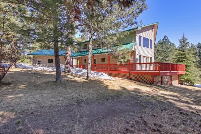 Building Photo - 1496 Pine Ridge Dr