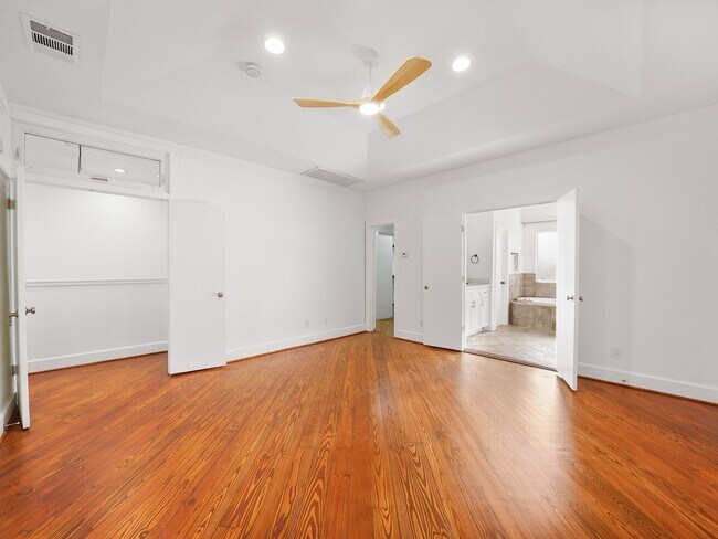 Building Photo - 907 Hartman St