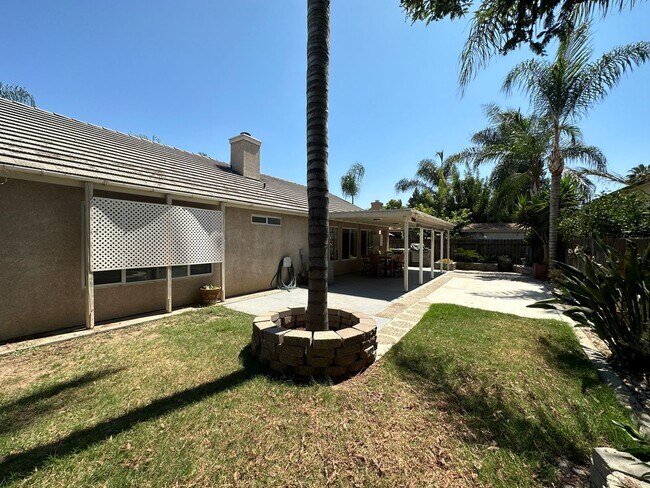 Building Photo - 2935 S Aspen St