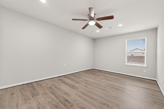 Building Photo - 7739 Antoine Dr