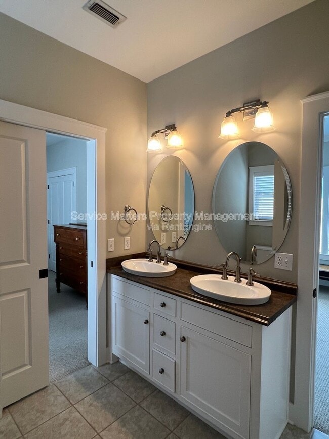 Building Photo - 1417 E Maxwell St