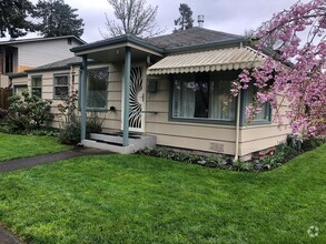 Building Photo - Terrific 2 Bedroom Bungalow in Jefferson W...