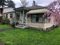 Building Photo - Terrific 2 Bedroom Bungalow in Jefferson W...