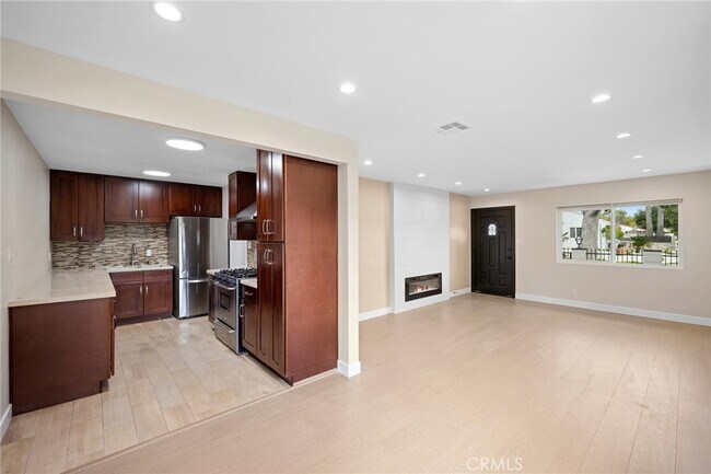 Building Photo - 13950 Stagg St