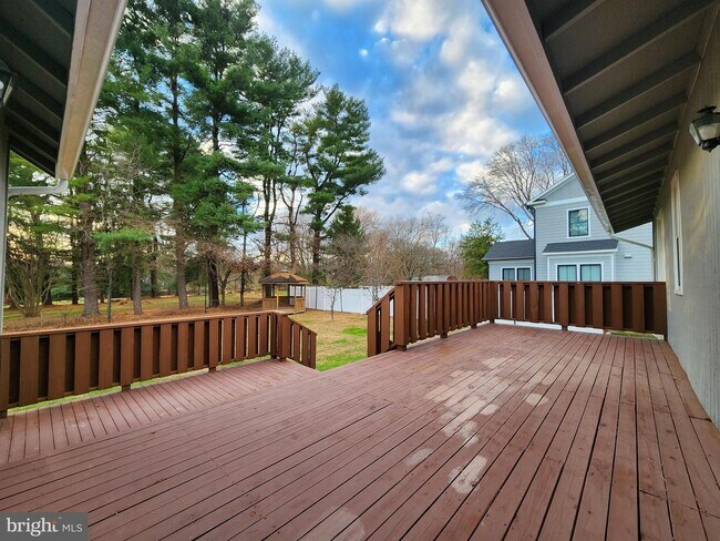 Building Photo - 502 Roberts Dr NW