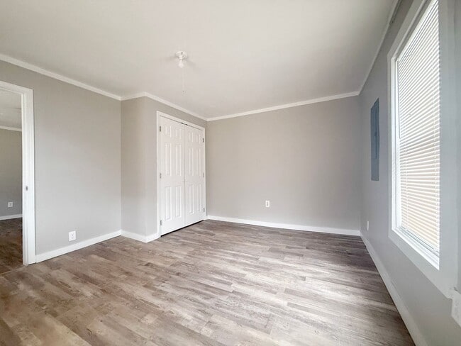 Building Photo - 3-Bedroom Single-Family Home with Hardwood Floors and Carport in Sparta