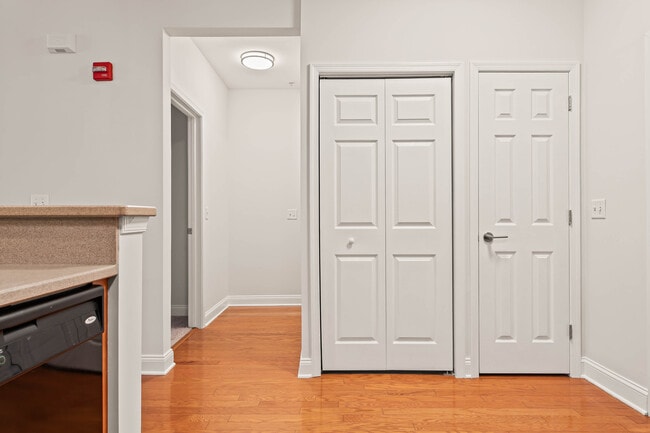 Building Photo - 75 Maple St