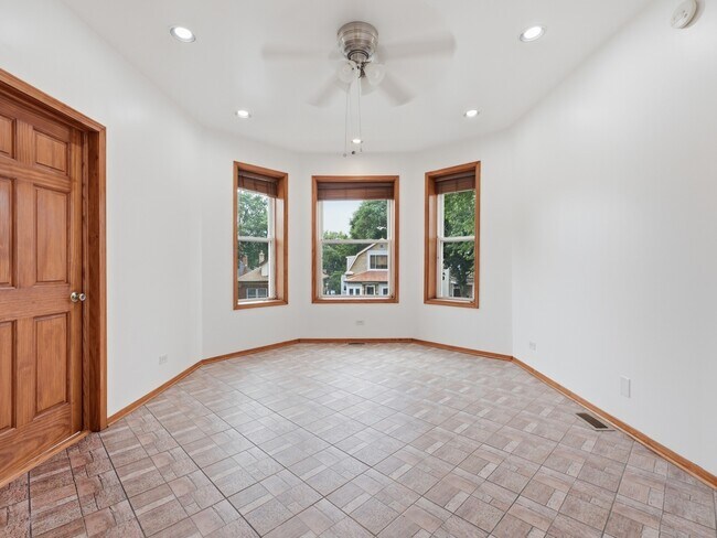 Building Photo - 3408 N Springfield Ave