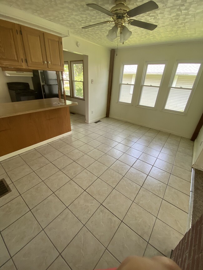 Dining Area - 704 Front St