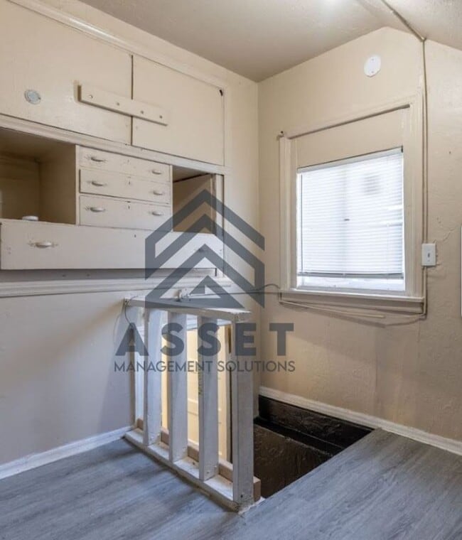 Building Photo - 4 Bedroom House Available now in OKC