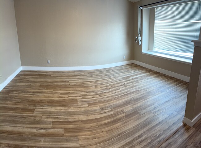 Building Photo - 5527 Carousel Dr