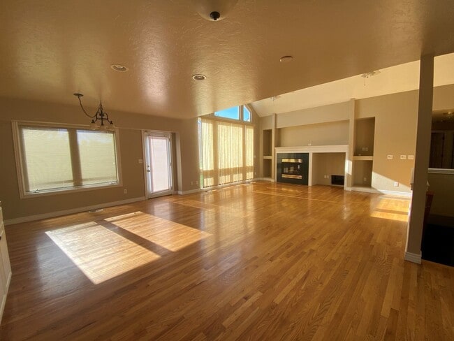 Building Photo - 322 N 50th Ave