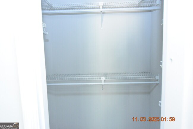 Building Photo - 202 Hallowes Dr S