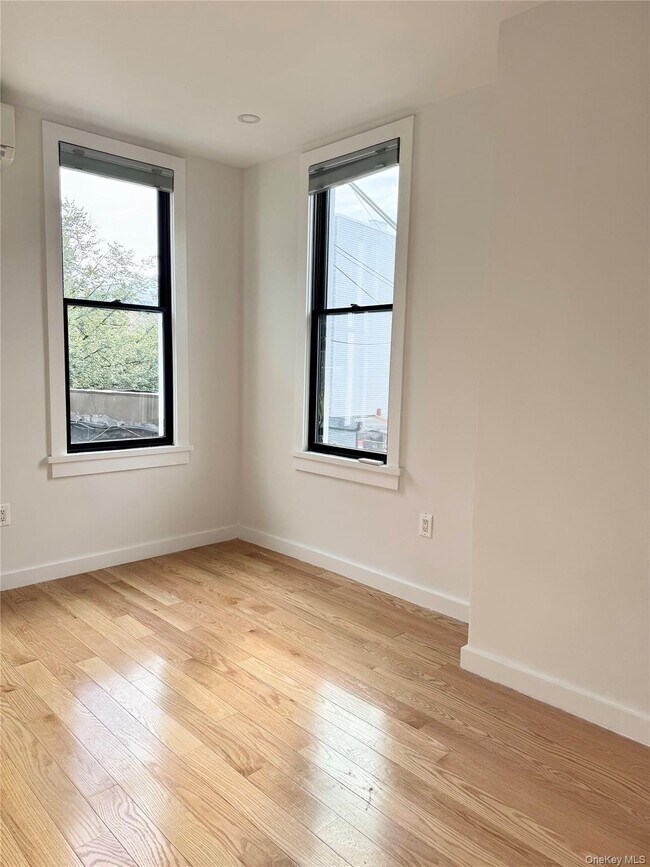 Building Photo - 192 Nassau Ave