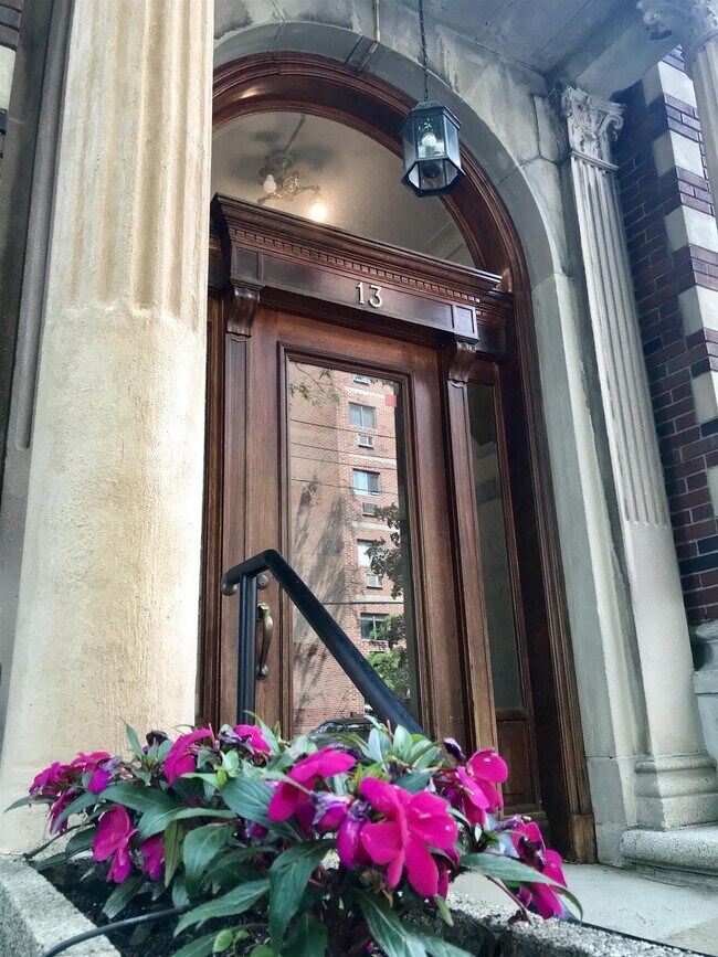 Building Photo - 13 Ellery St