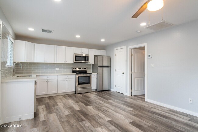 Building Photo - 1421 S Rita Ln