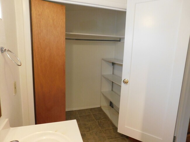 Building Photo - Spacious Home in Palisade