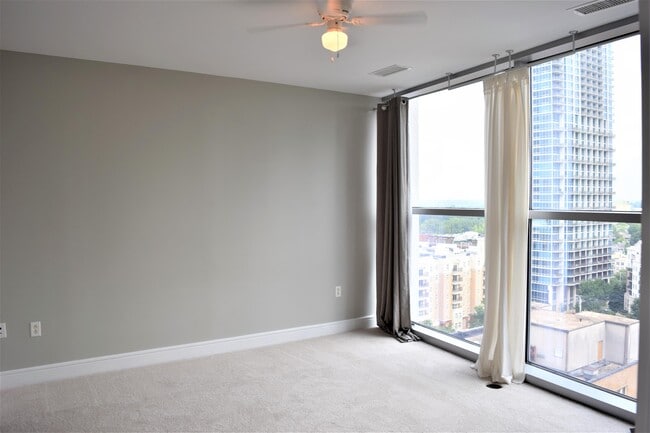 Building Photo - 333 W Trade St