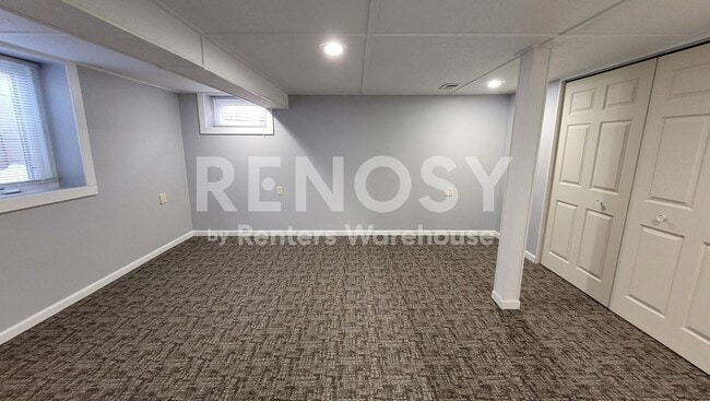 Building Photo - 4BD/2BA in Newport Available Now!
