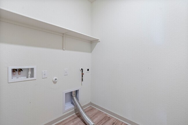 Building Photo - Beautiful 4 bedroom, 2 bathroom home in Pioneer Hill!!!