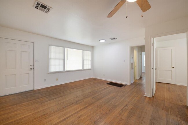 Building Photo - 548 E Grumman Dr