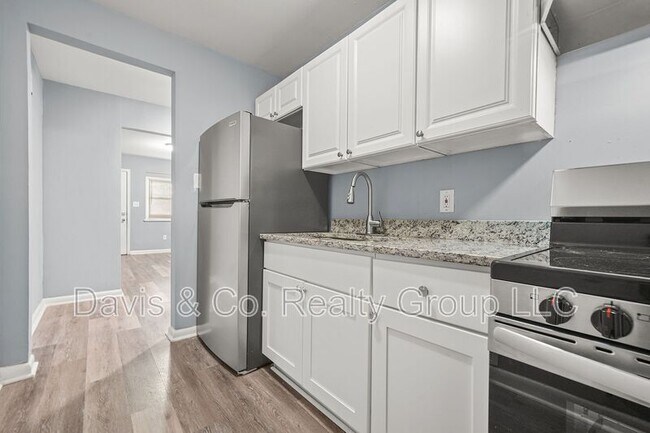 Building Photo - 1156 Hubbard St SW