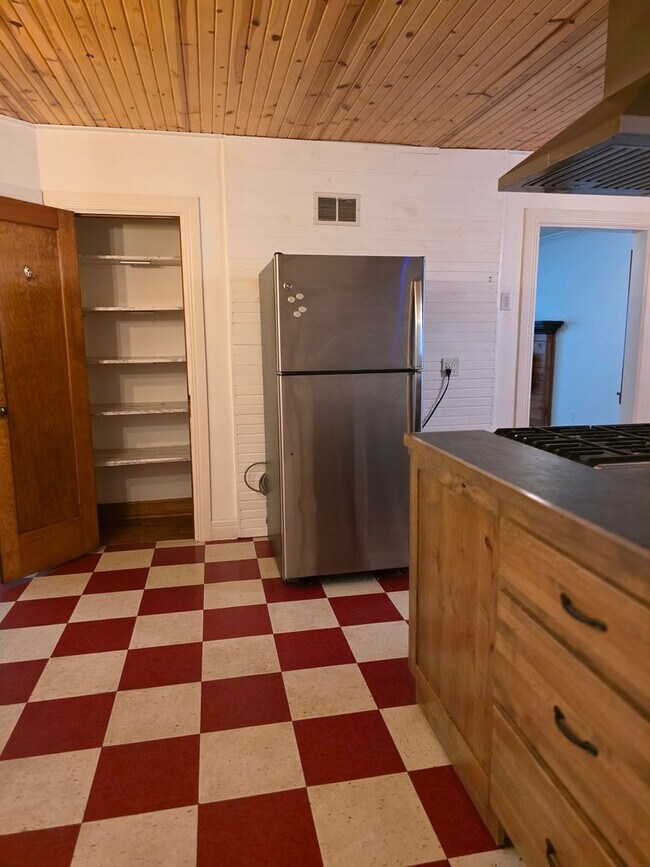 Building Photo - Great 3 bed 2 bath in the beautiful Meadow...
