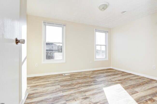 Building Photo - 1649 N Missouri Ave