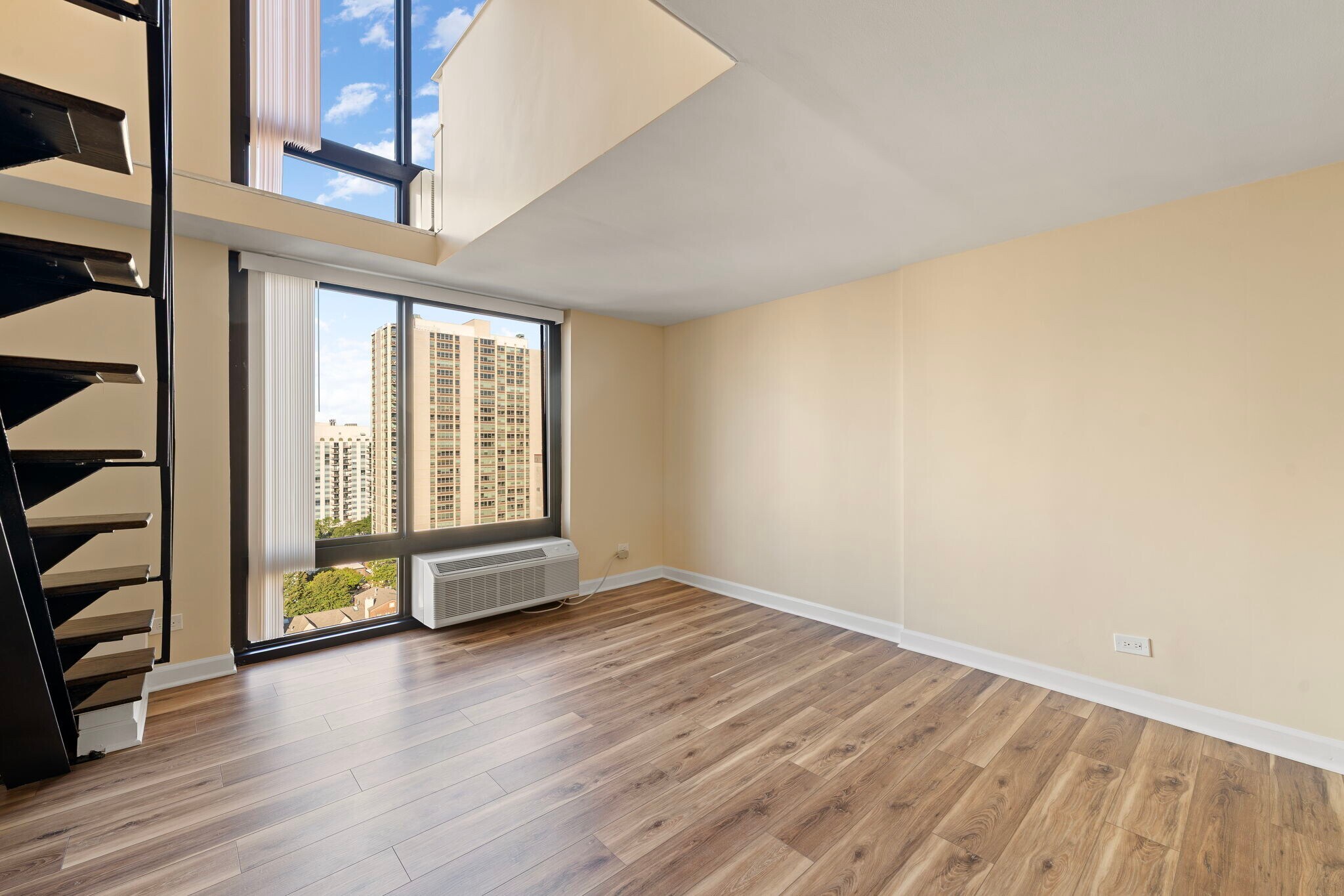 Building Photo - 1221 N Dearborn St