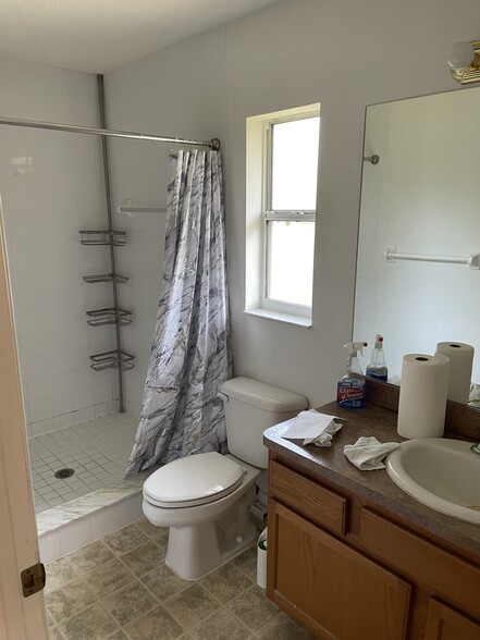 Master Bathroom - 424 N Savary Ave