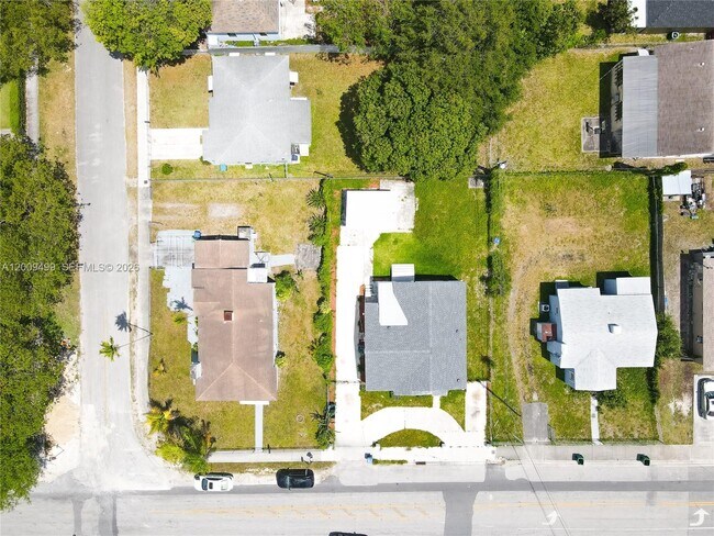 Building Photo - 1221 NW 75th St