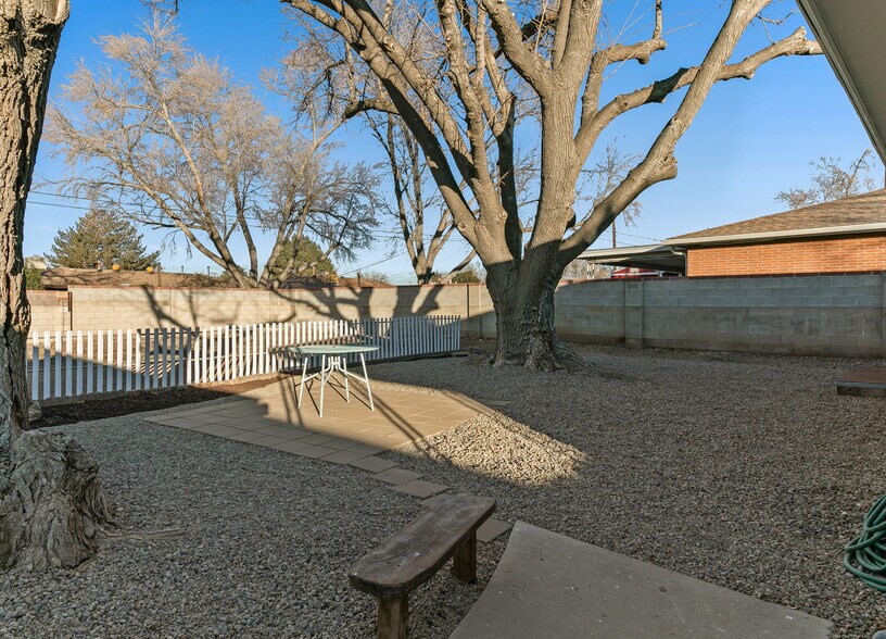 Building Photo - 2713 Mesilla St NE