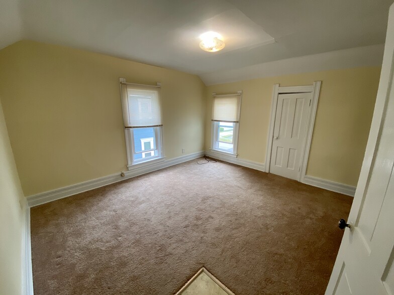 Living room - 450 S Grove St