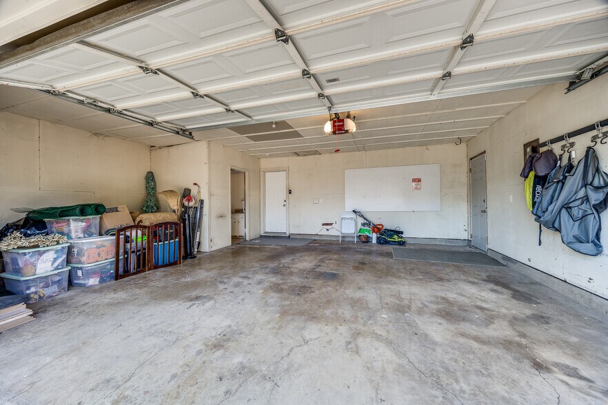 Garage - 7842 El Pensador Dr