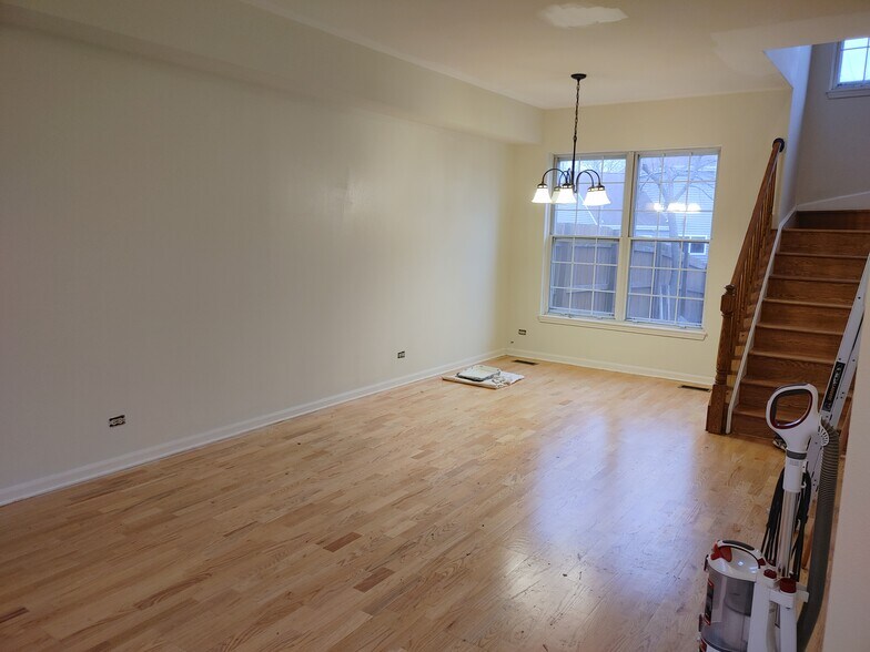 Building Photo - 464 Attenborough Way