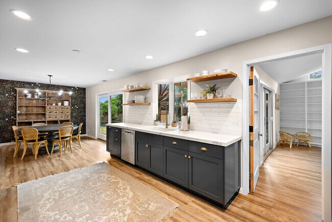 Building Photo - Beautifully Remodeled Rossmoor Home in a P...