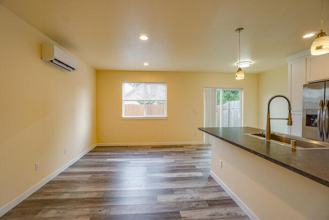 Building Photo - Beautiful Newer Townhome In Landover Sharmel