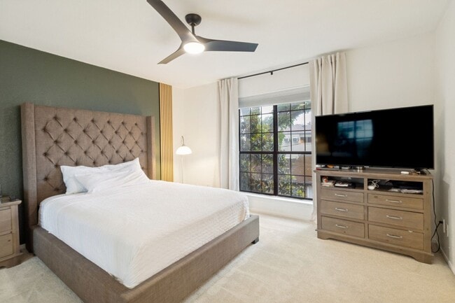 Building Photo - Modern & Stylish Loft Style 2 Bedroom Condo in Oaklawn!