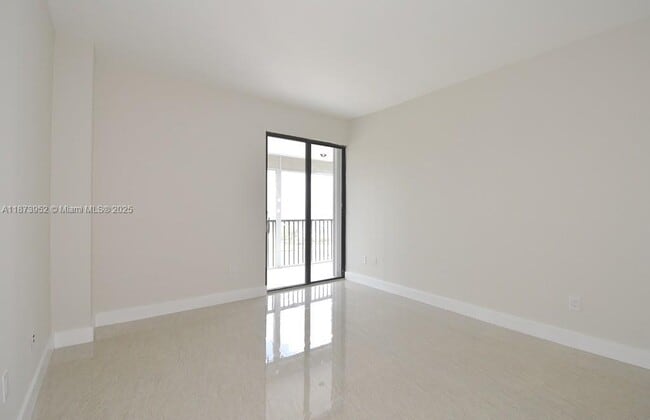 Building Photo - 3701 N Country Club Dr