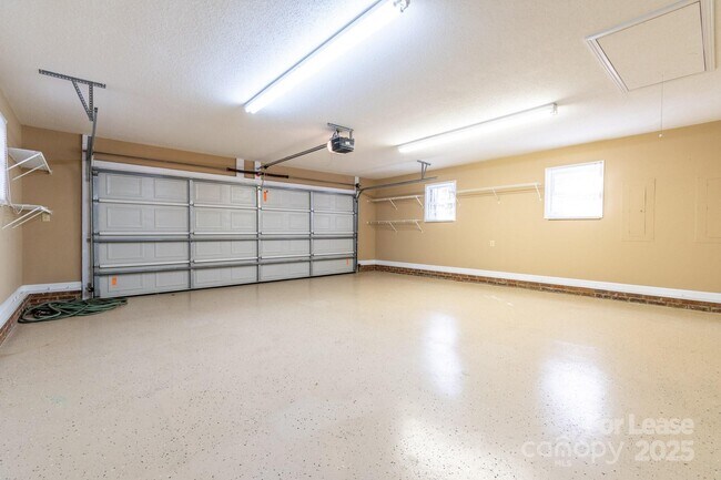 Building Photo - 7589 Monbo Rd