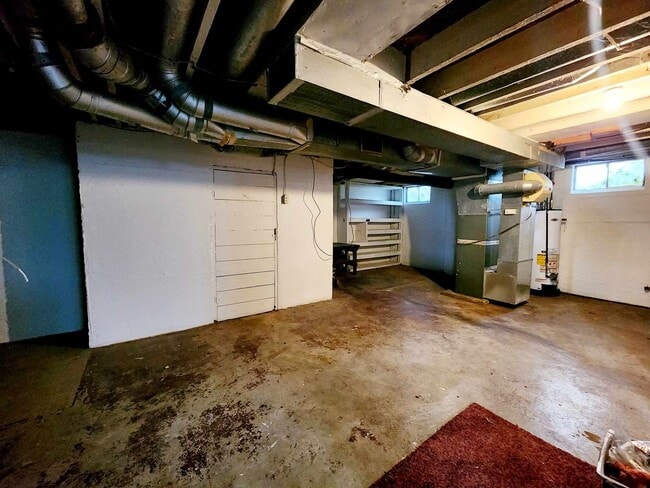 Building Photo - College Hill Rental Available NOW!